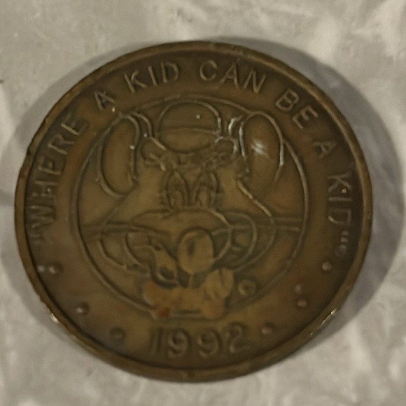 41 Chuck E. Cheese Tokens assorted years from 1992 through 2003 see list below - Picture 3 of 11